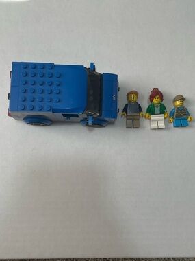 LEGO CITY Van 60117 with 3 Minifigures *Caravan NOT Included*